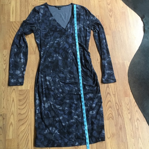 Banana Republic Dresses & Skirts - Banana Republic: slim fitting dress